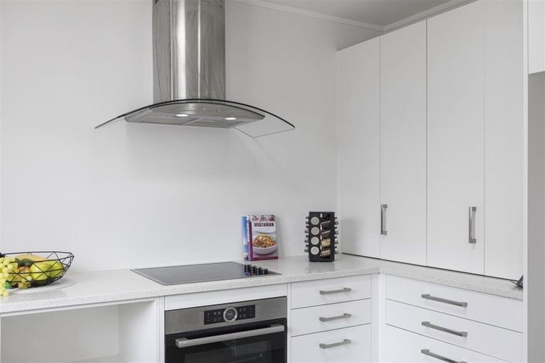 Photo of property in 2/926 Whangaparaoa Road, Manly, Whangaparaoa, 0930