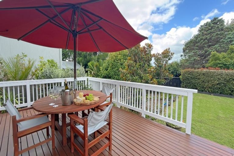 Photo of property in 16 Onetaunga Road, Chatswood, Auckland, 0626