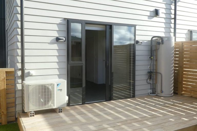 Photo of property in 4/504 Don Buck Road, Massey, Auckland, 0614