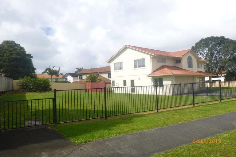 Photo of property in 1 Waimanu Bay Drive, Te Atatu Peninsula, Auckland, 0610