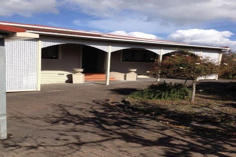 Photo of property in 1072 Great North Road, Point Chevalier, Auckland, 1022