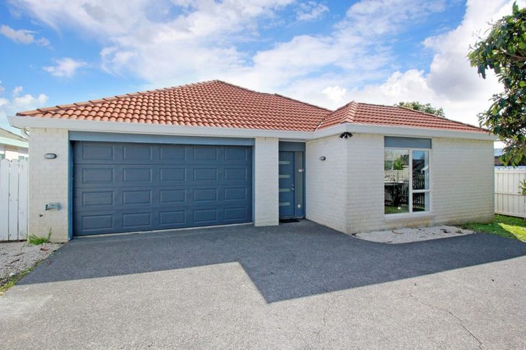 Photo of property in 1/171 Botany Road, Botany Downs, Auckland, 2010