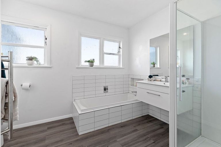 Photo of property in 3 Baylands Drive, Newlands, Wellington, 6037