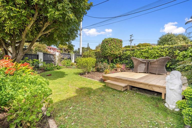 Photo of property in 1/25 Park Rise, Campbells Bay, Auckland, 0630