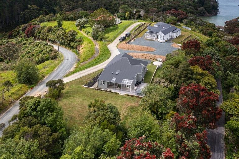 Photo of property in 204 Cape Rodney Road, Leigh, 0985