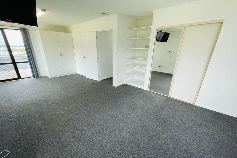 Photo of property in 17 Montego Place, Weymouth, Auckland, 2103