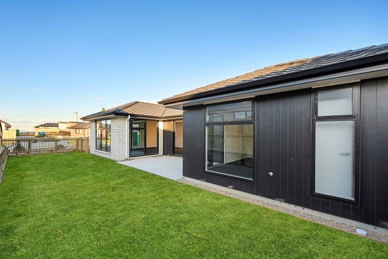 Photo of property in 56 Waruhia Crescent, Rototuna North, 3281