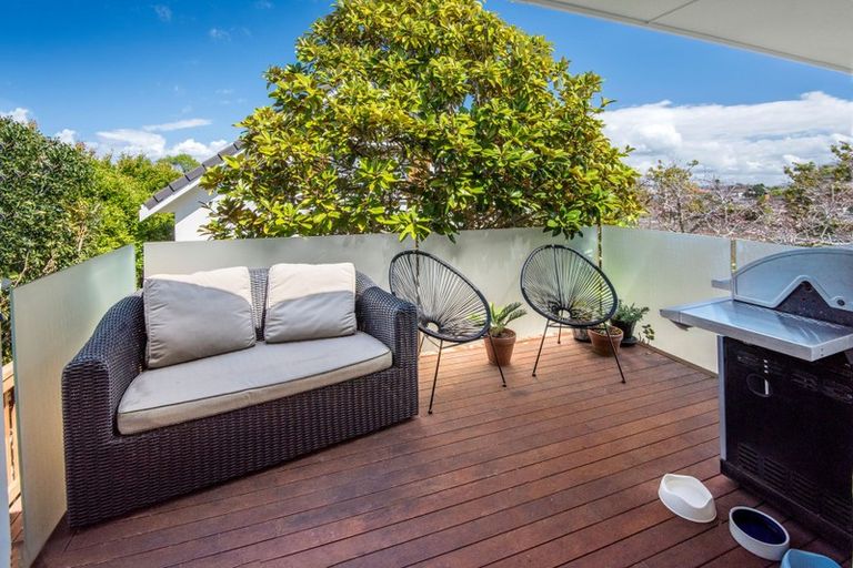 Photo of property in 2/41 Merani Street, Narrow Neck, Auckland, 0622