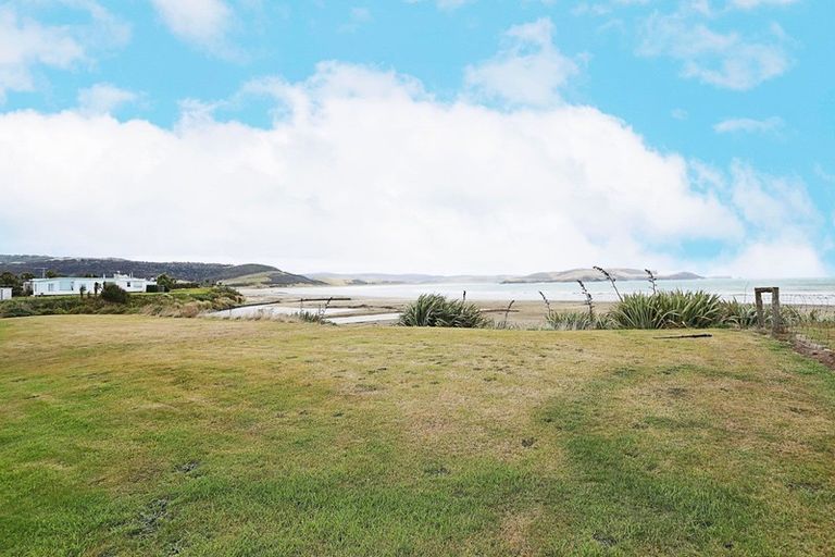 Photo of property in 491 Waikawa-curio Bay Road, Curio Bay, Tokanui, 9884