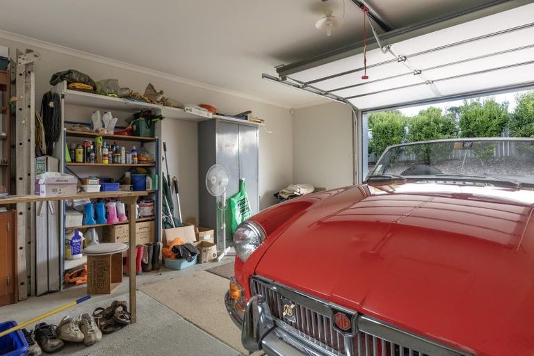 Photo of property in 15 Gavinike Place, Waimauku, 0812