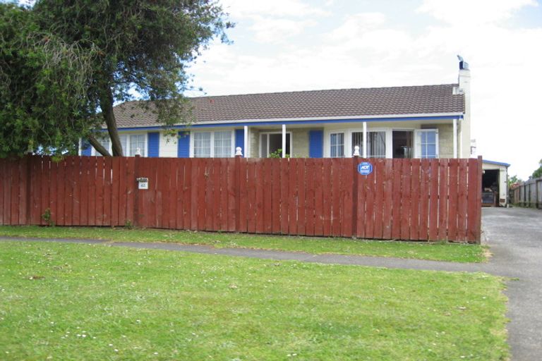 Photo of property in 42 Staverton Crescent, Mangere, Auckland, 2022