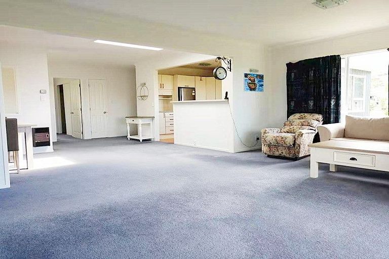 Photo of property in 17 Macnay Way, Murrays Bay, Auckland, 0630