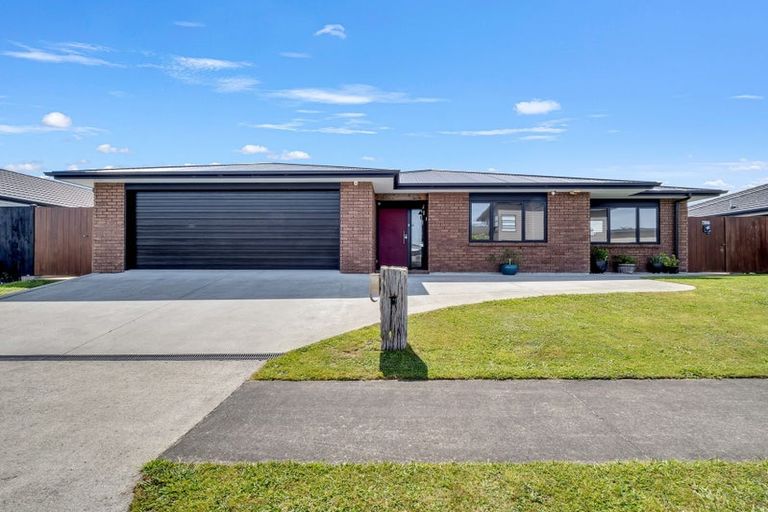 Photo of property in 27 Balrickard Way, Milson, Palmerston North, 4414