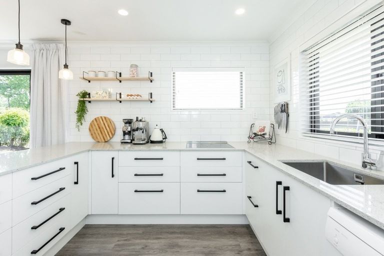 Photo of property in 18 Neeve Road, Taradale, Napier, 4112