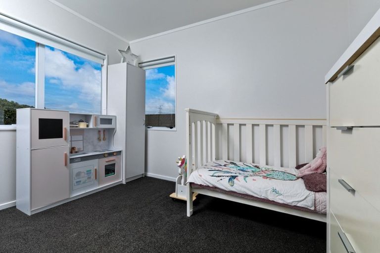 Photo of property in 55 Triangle Road, Massey, Auckland, 0614