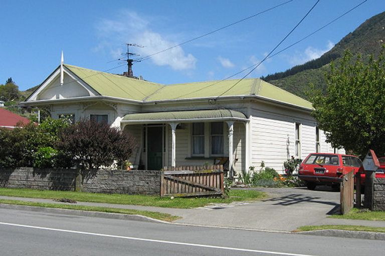 Photo of property in 31 Kent Street, Picton, 7220
