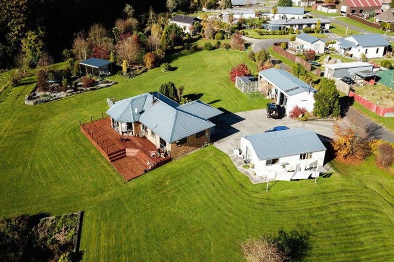 Photo of property in 6 Deemac Street, Reefton, 7830