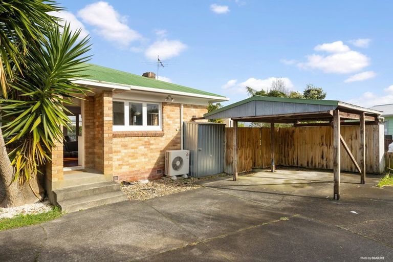 Photo of property in 30 Kereru Street, Henderson, Auckland, 0612
