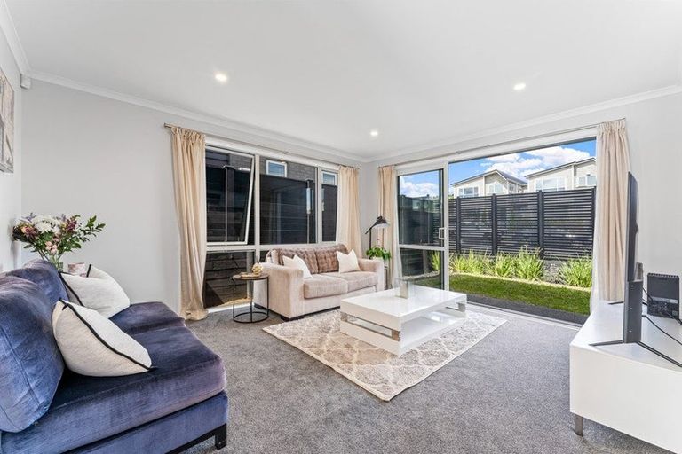 Photo of property in 48 Karepiro Drive, Stanmore Bay, Whangaparaoa, 0932