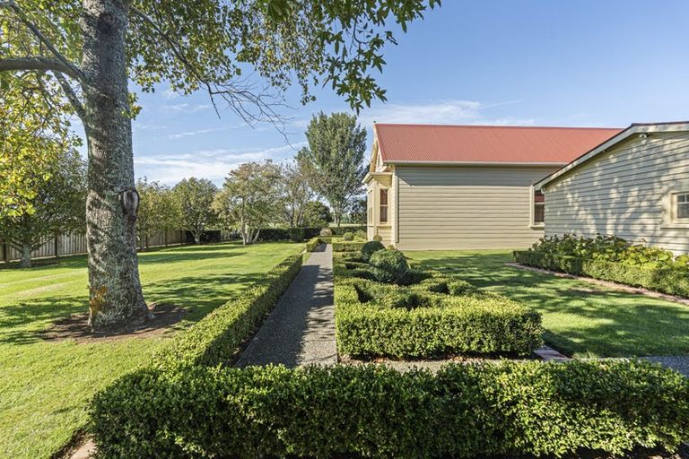 Photo of property in 137 Egmont Road, Hillsborough, New Plymouth, 4372