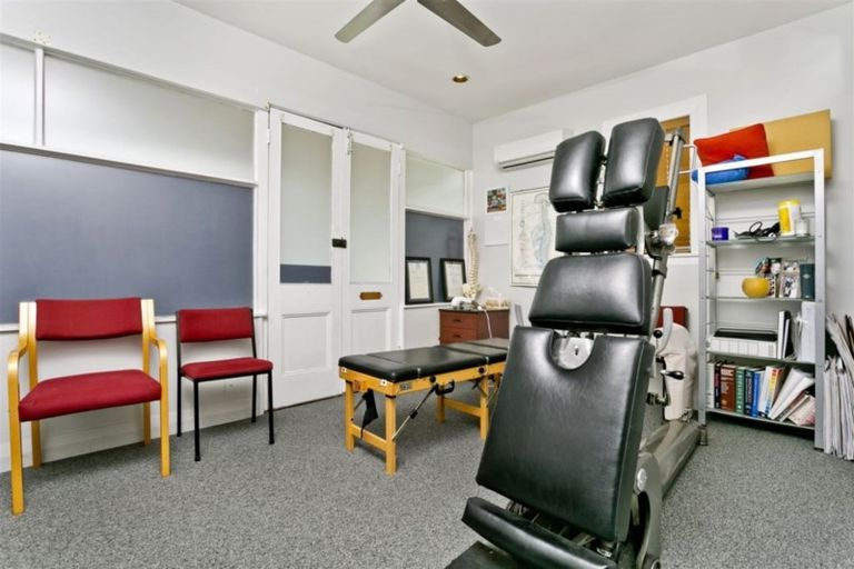 Photo of property in 2/61 Shakespeare Road, Milford, Auckland, 0620