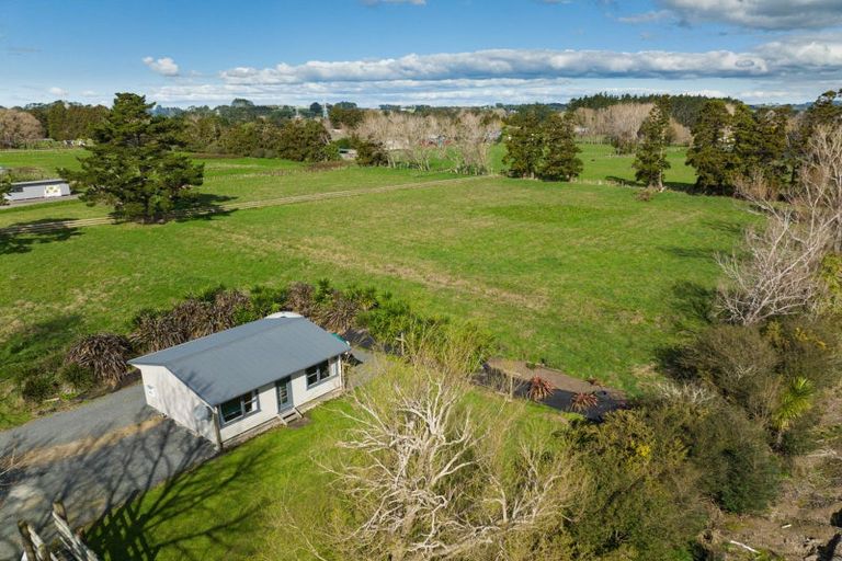 Photo of property in 124a Boord Crescent, Kumeu, 0891
