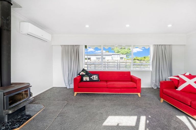 Photo of property in 10 Hollows Crescent, Takaro, Palmerston North, 4412
