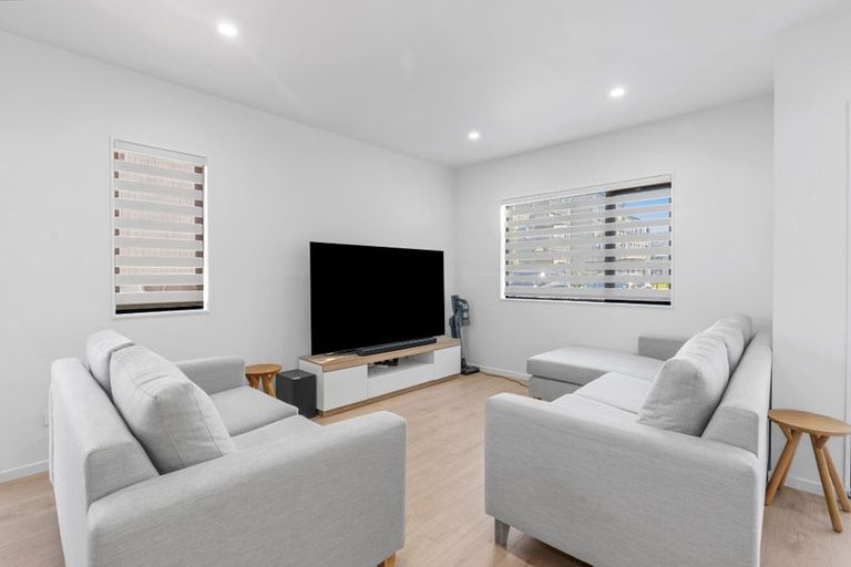 Photo of property in 14 Eileen Newey Place, Henderson, Auckland, 0612