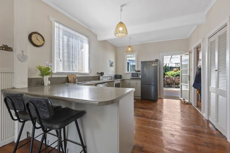 Photo of property in 383 Saint Aubyn Street, Moturoa, New Plymouth, 4310