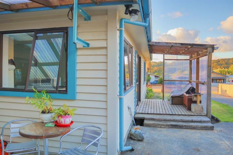 Photo of property in 4 Mawhera Street, Dobson, Greymouth, 7805