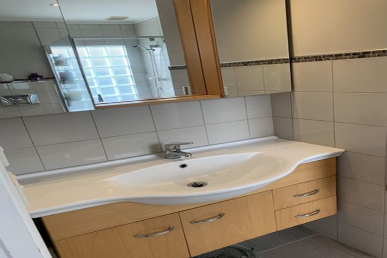 Photo of property in 2/34 Princes Street, Northcote Point, Auckland, 0627