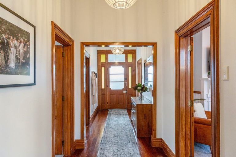 Photo of property in 8 Morley Street, New Plymouth, 4310