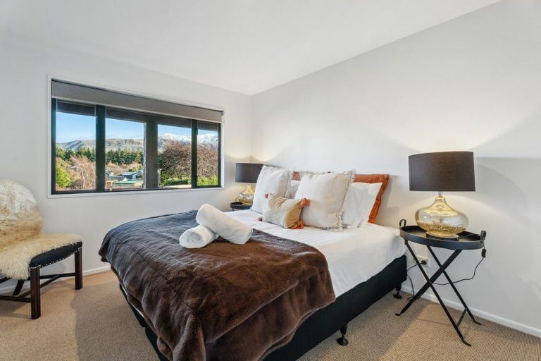 Photo of property in 5 Trevathan Lane, Wanaka, 9305