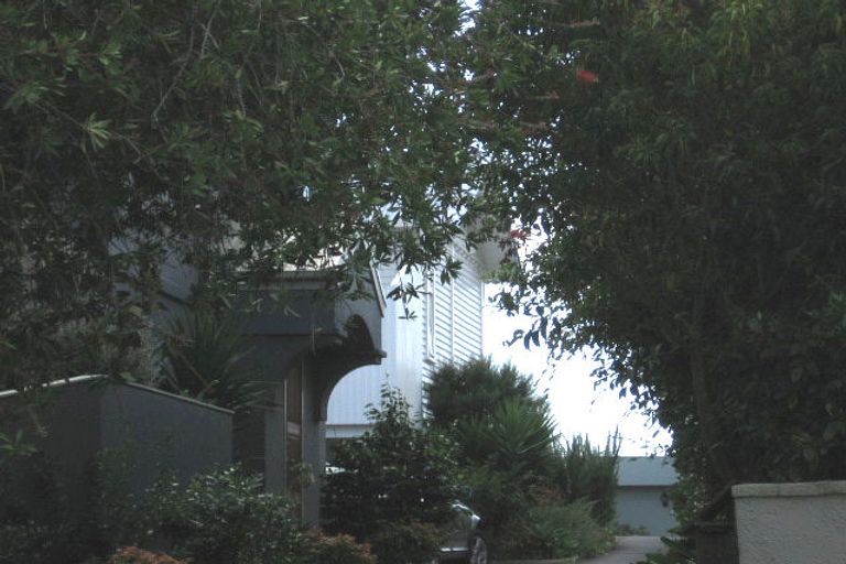 Photo of property in 9a Braemar Road, Castor Bay, Auckland, 0620