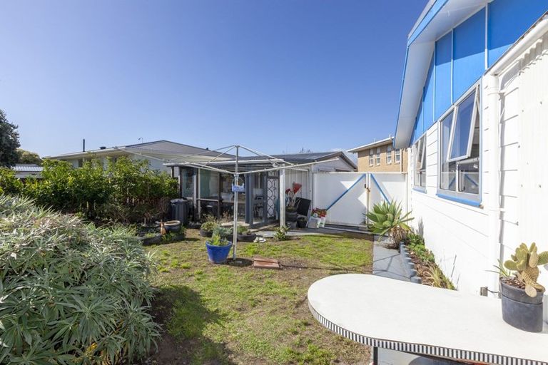 Photo of property in 4 Simcox Street, Otaki Beach, Otaki, 5512