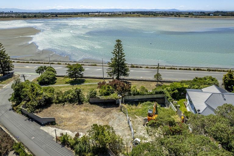Photo of property in 1/1 The Brae, Mount Pleasant, Christchurch, 8081