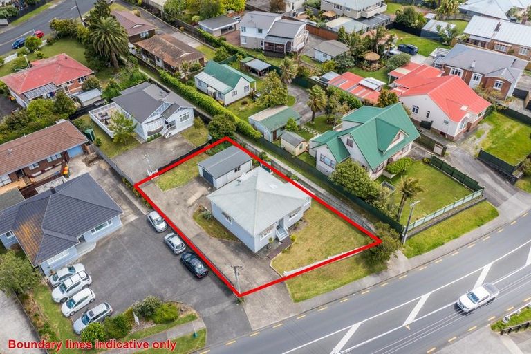Photo of property in 22 Te Atatu Road, Te Atatu South, Auckland, 0610