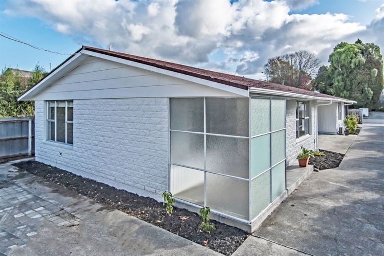 Photo of property in 2/86 Avonhead Road, Avonhead, Christchurch, 8042
