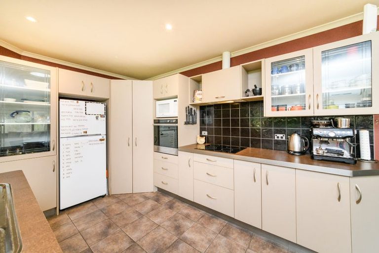 Photo of property in 54 Roberts Line, Kelvin Grove, Palmerston North, 4414