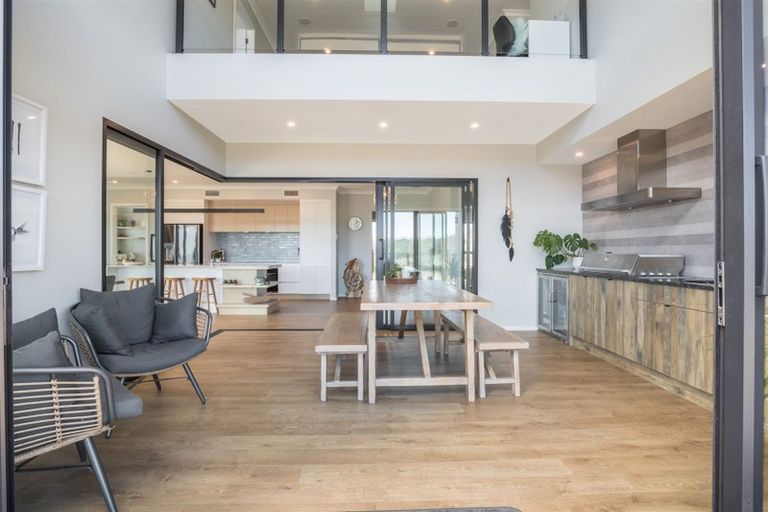 Photo of property in 4 Rotorua Grove, Aotea, Porirua, 5024