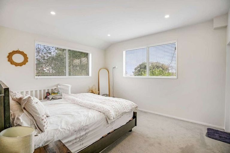 Photo of property in 103e Woodglen Road, Glen Eden, Auckland, 0602