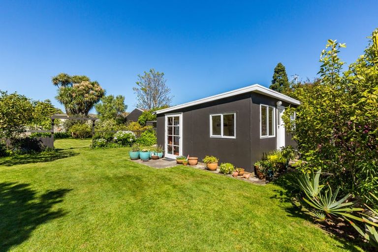 Photo of property in 12 Ngarara Road, Waikanae, 5036