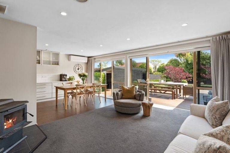 Photo of property in 40 Pitcairn Crescent, Bryndwr, Christchurch, 8053