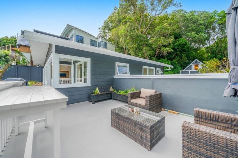 Photo of property in 120 Kawakawa Bay Coast Road, Kawakawa Bay, Papakura, 2585