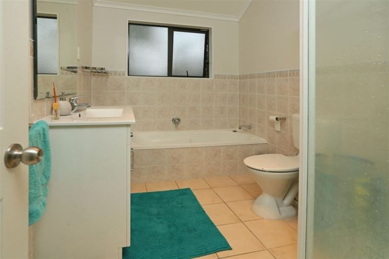 Photo of property in 6 Parkridge Way, Henderson, Auckland, 0612