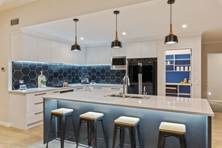 Photo of property in 11 Taranui Way, Paraparaumu Beach, Paraparaumu, 5032