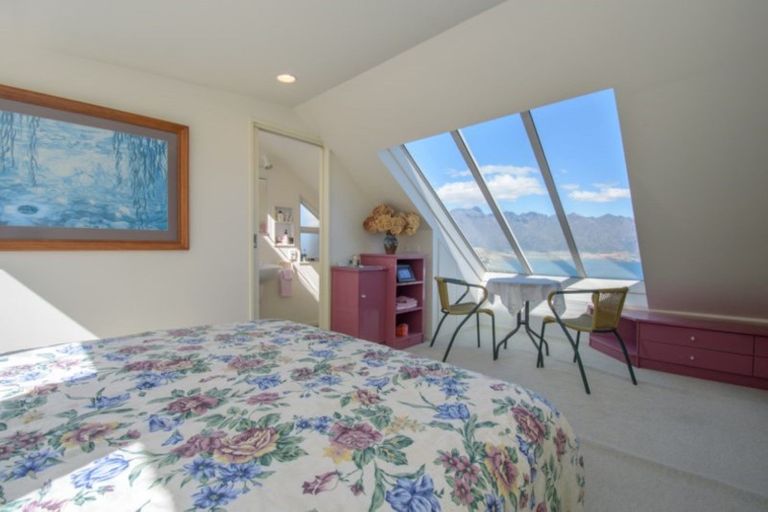 Photo of property in 113b Wynyard Crescent, Fernhill, Queenstown, 9300