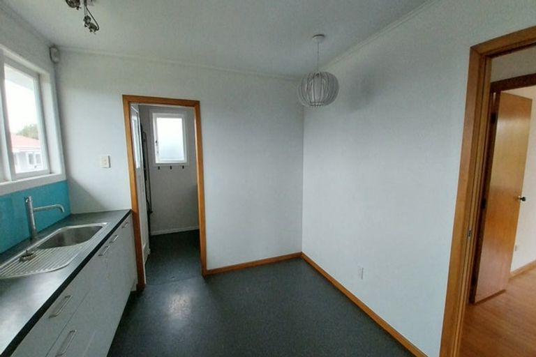 Photo of property in 30 Neil Avenue, Te Atatu Peninsula, Auckland, 0610