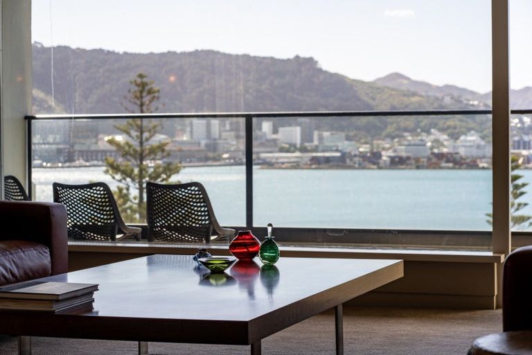Photo of property in Broadwater Apartments, 214 Oriental Parade, Oriental Bay, Wellington, 6011