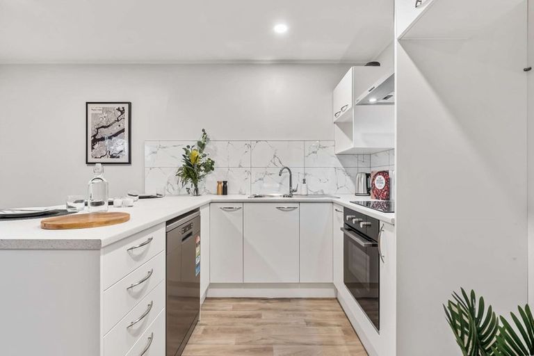 Photo of property in 2/31 Bowater Place, Manurewa, Auckland, 2102